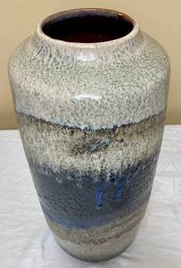 lot 55 image: Scheurich West German Floor Vase 517-45