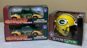 lot 83 image: Green Bay Packers Ertl Collectibles