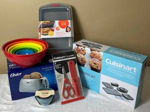 lot 86 image: NEW Kitchen Bundle - Cuisinart, Rachel Ray and Oster