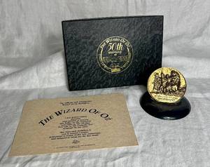lot 53 image: Vintage 1989 Wizard of Oz 50th Anniversary Medallion with Case