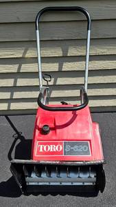 lot 64 image: Toro Push Snowblower