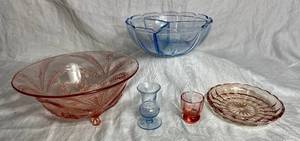 lot 44 image: Vintage Pink and Blue Glass Collection - 3 footed Bowl, Divided Bowl, Small dish, small vase and toothpick holder