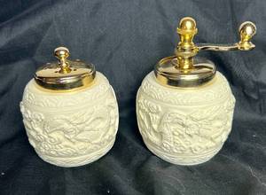 lot 48 image: Carved Resin Salt Shaker and Pepper Grinder Acciaio Temperato