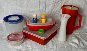 lot 72 image: Vintage Tupperware Collection