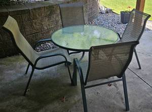 lot 115 image: Round Patio Table and 4 High Back Chairs