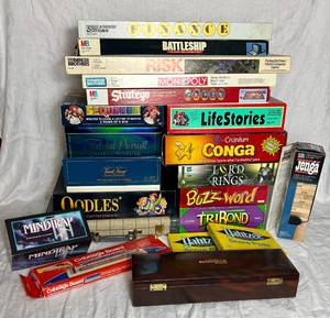 lot 138 image: Assorted Family Games Bundle - 21 Pieces