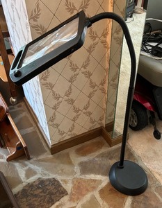 Daylight 24 Lighted Full Page Magnifier