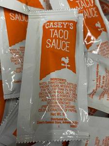 lot 32 image: Caseys Taco Sauce - 400 Packets