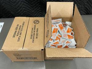 lot 422 image: Caseys Taco Sauce - 400 Packets