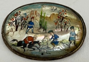 lot 9 image: Vintage Handpainted INDO PERSIAN Story Art Brooch Pin on Abalone Shell
