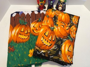lot 46 image: Vintage HALLOWEEN Candles & Printed Tablecloths Jack-O-Lanterns Spooks Avon Home Fashions