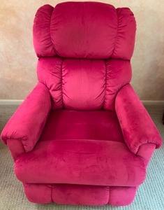 lot 47 image: Fuschia Pink Pinnacle Manual LAZY BOY Recliner Chair Velveteen Fabric