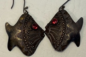 lot 61 image: Vintage 925 Silver TURTLE & FISH Dangling Earrings with semi-precious Stones