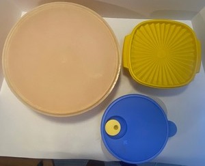 lot 86 image: TUPPERWARE Covered Containers including FIX N MIX bowl, Servelier and Rock N Serve - QTY 6