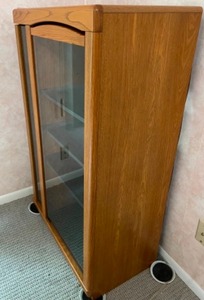 lot 107 image: Vintage Stereo Component Cabinet with Amber Darkened Glass