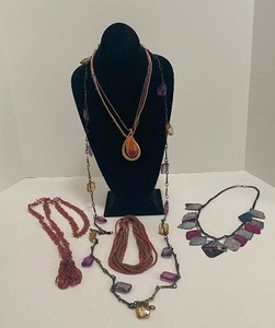 lot 165 image: Vintage Jewelry Lot Including LAURA ASHLEY Necklace and Others - QTY 5