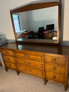 lot 195 image: MCM Mid Century Modern HENREDON Regency Style Walnut Wood Mirrored Dresser