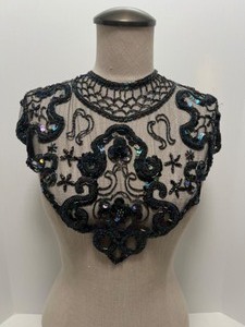 lot 232 image: Victorian Intricately Beaded Ladies Shawl  Collar & Beaded Penny Pocket Purse Set w Matching Earrings