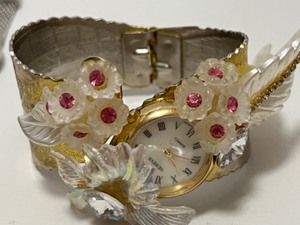 lot 218 image: Vintage Artisan Whimsical EARRINGS & Bracelet Wrist Watch
