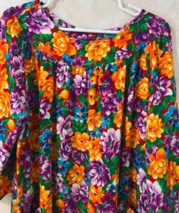 lot 272 image: Vintage 70s BARKCLOTH MuMu Dress House Coat Bright Floral Ladies Medium