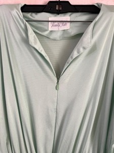 lot 302 image: Vintage VANITY FAIR Polysatin Glamour ROBE Seafoam Green w  Accents Sz L