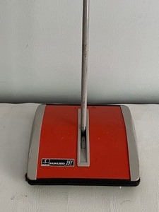 lot 319 image: Vintage NON-ELECTRIC HUKUBA 23T (HOKY) Floor and CARPET SWEEPER with Vintage Classic Brooms