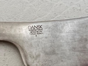 lot 132 image: MCM Vintage DANSK Torun Stainless Steel Cheese Knife & Spreaders