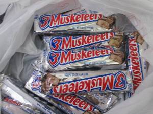 12- 1.92 oz 3 Musketeers...