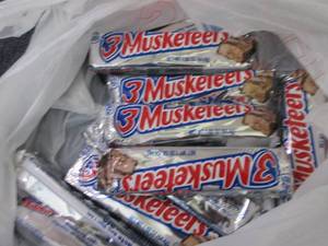 12- 1.92 oz 3 Musketeers...