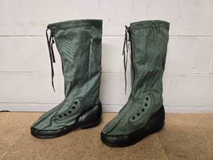 USGI Extreme Cold Weather N-1B Mukluk Boots - size Large - water and fire resistant - great condition
