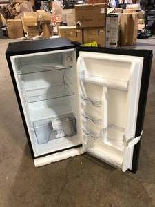 Magic Chef 3.2 cu. ft. Mini Fridge in Black without Freezer Customer Returns See Pictures