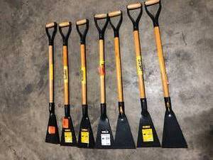 DEWALT 32 in. Carbon Steel Blade Ice Scraper Customer Returns See Pictures