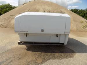 lot 1 image: Commercial Space Kap Wild Slide in service body Truck Cap