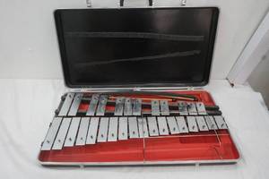 lot 14 image: xylophone