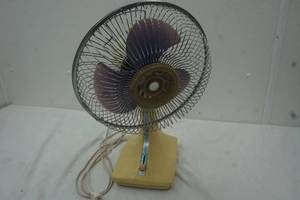 lot 18 image: rotating fan