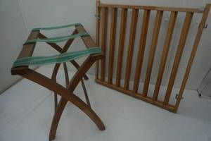 lot 22 image: child gate, suitcase stand