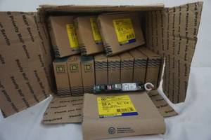 lot 35 image: circuit breakers - 12