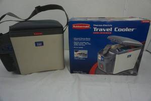 lot 37 image: travel coolerwarmer