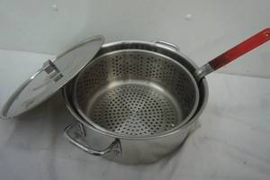 lot 50 image: Steamer pot, strainer, cover