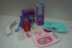 lot 62 image: Girls toy lot