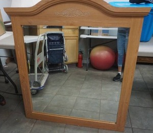 lot 76 image: Dresser Mirror 44