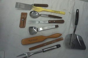 lot 90 image: Advertising utensils