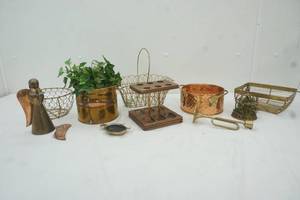 lot 113 image: decor