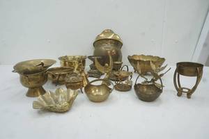 lot 119 image: decor