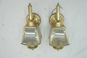 lot 124 image: outdoor lights
