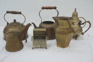 lot 128 image: decor