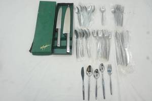 lot 133 image: flatware set