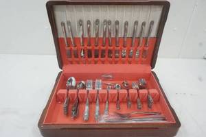 lot 136 image: flatware set