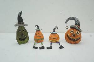 lot 164 image: Halloween decor