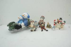 lot 165 image: Christmas decor